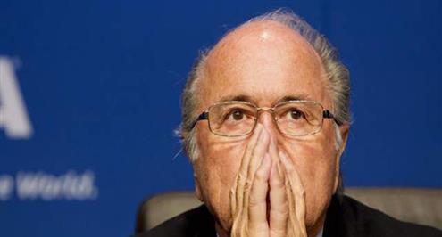 بلاتر ينتقد تغطية الشغب الأفريقي.. ويؤكد: لقد أصبحنا عبيداً للإعلام 